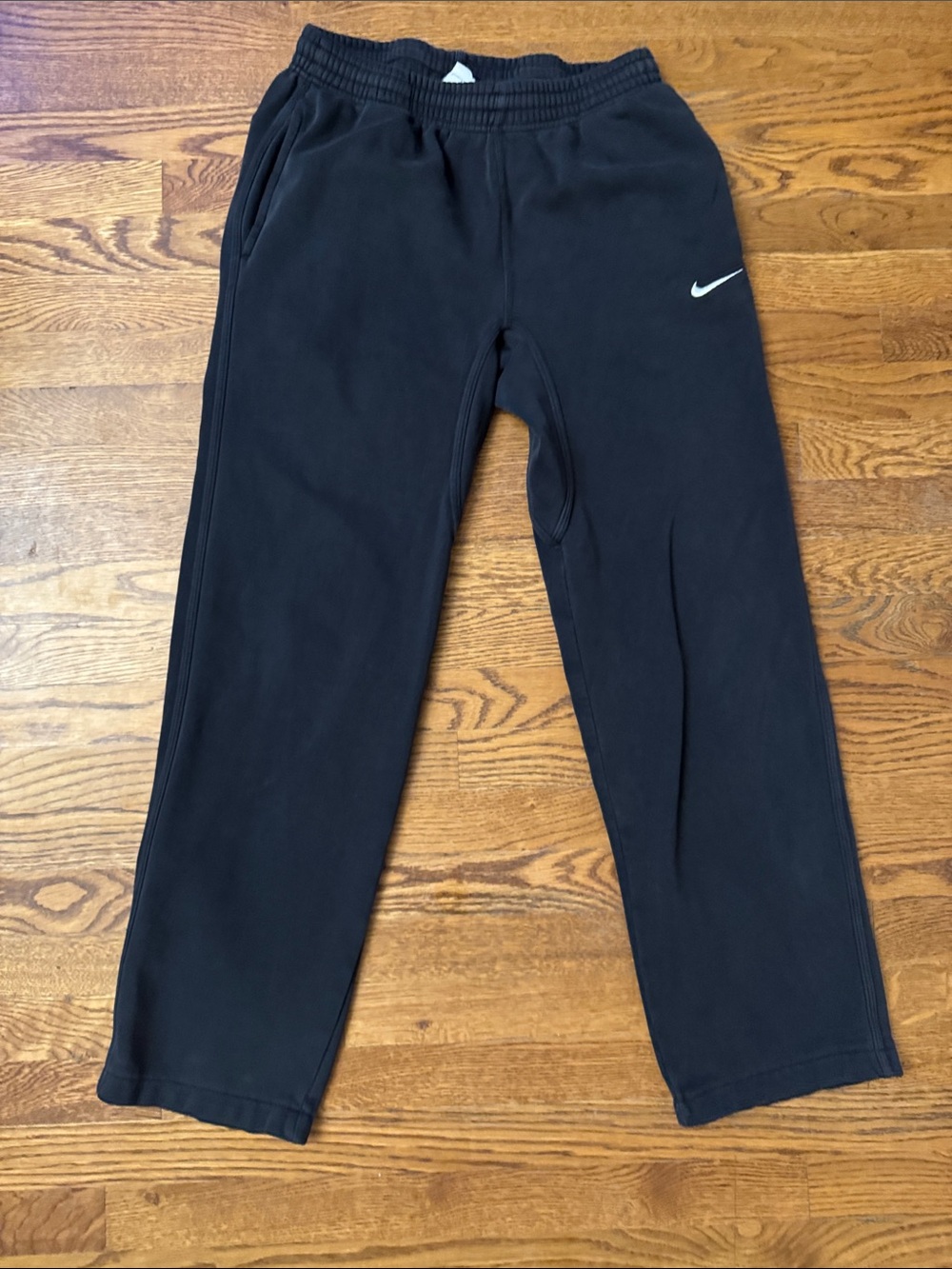 Nike Black Men’s Straight Sweatpants with White Swoosh size small
